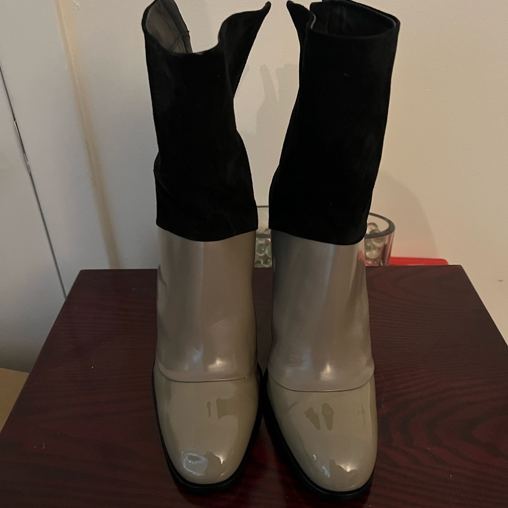 Suede black Ankle Boots by Roger Vivier